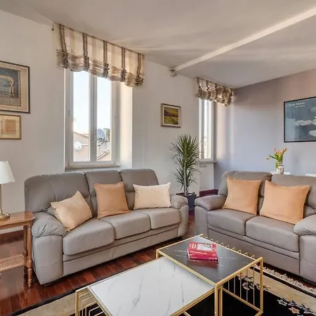 Stunning Center Apartment